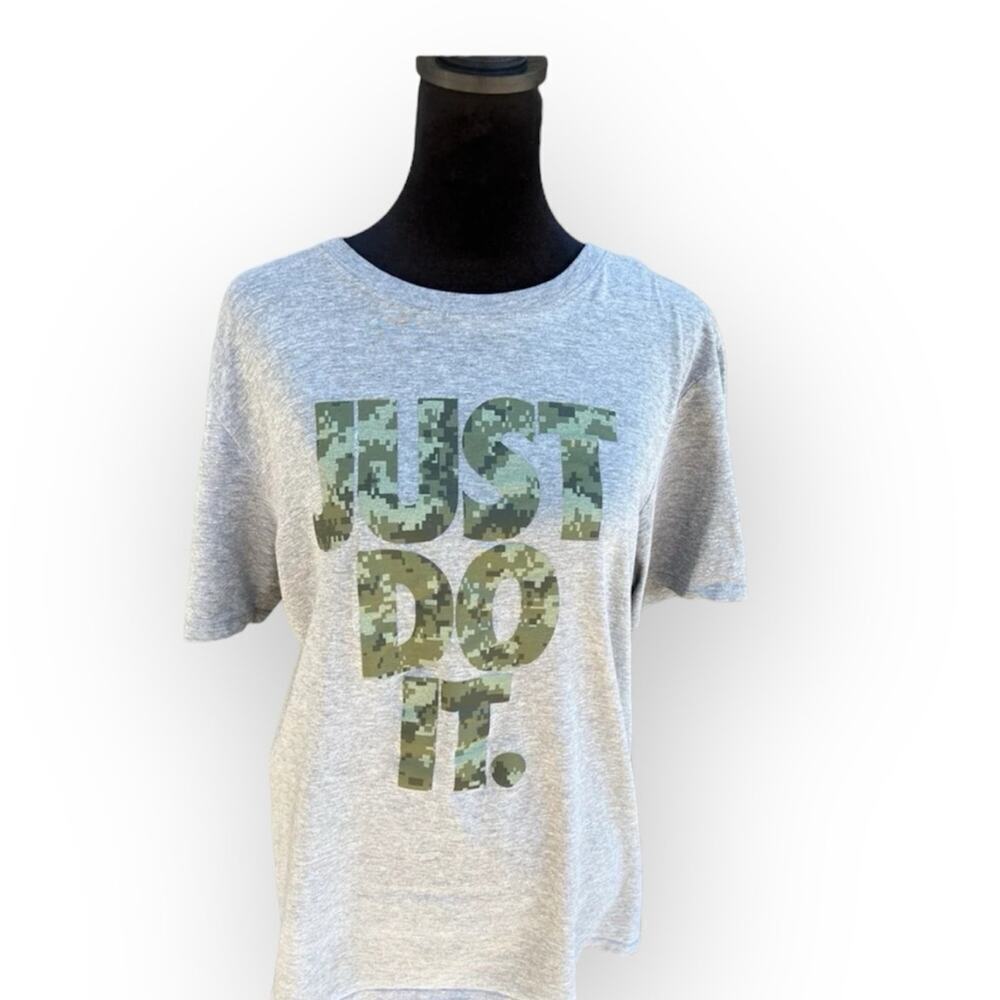 Nike “JUST DO IT” t shirt, gray crewneck, short sleeve women's size M